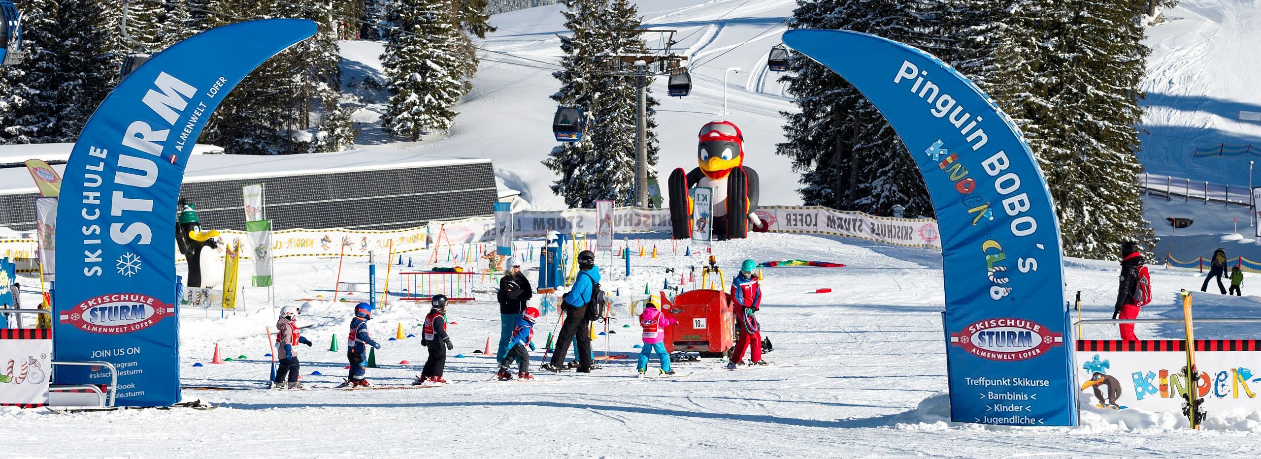 Skischule Sturm_Kinderland_Skifahren lernen mit BOBO der Pinguin