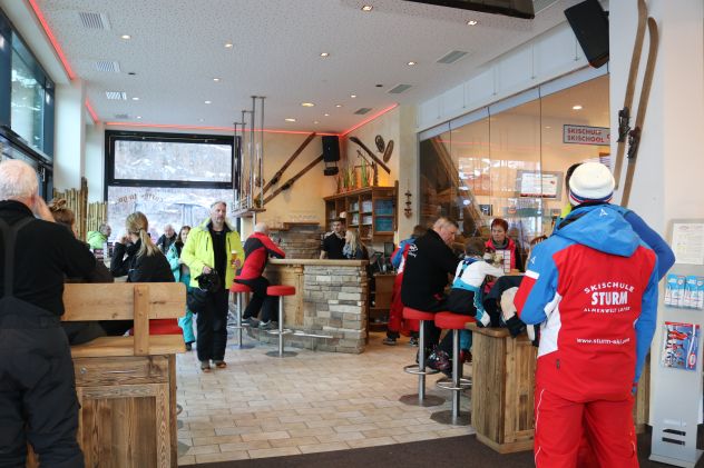 bobos-jobs-lofer-kellnerin-salzburg-1