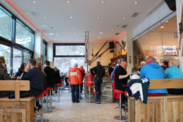 bobos-lofer-cafe-und-bistro-snacks-jobs-kellnerin-1
