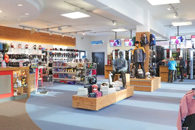 intersport-sturm-lofer-sportgeschaeft-skibekleidung-ski-skischuhe-helme-handschuhe-13