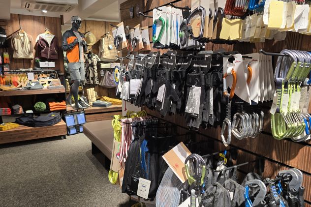 intersport-sturm-outdoor-schoeffel-wandern-urlaub-sportshop.webp